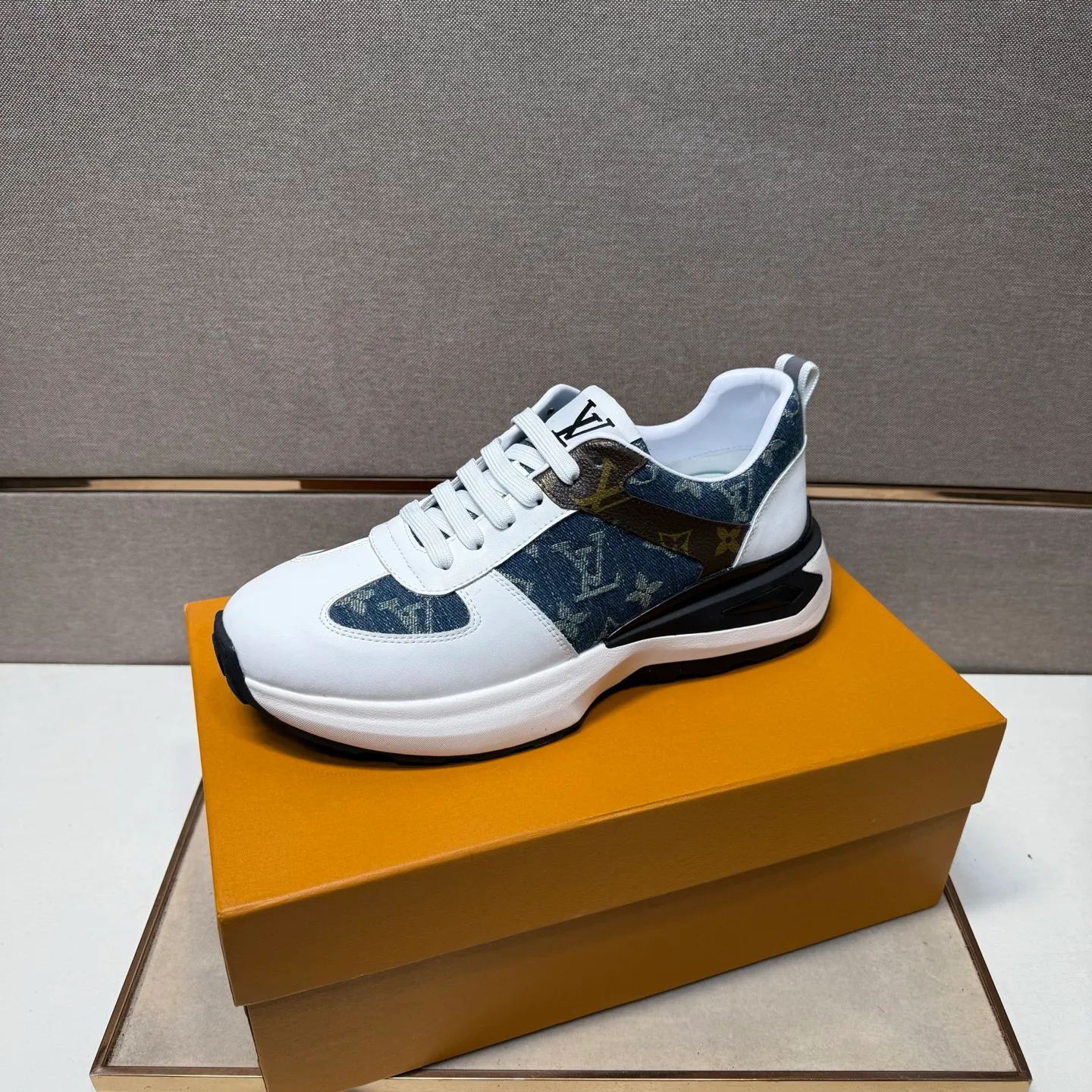 ⬛️Men's shoes 💰p442【LV～】Men's casual shoes 2025z cabinet sales simultaneously 🔶Size: 38-44#️⃣ 🔷2 colors🔜The upper is made of multi-material splicing➕Genuine leather lining, comfortable and breathable, sole: original comfortable and wear-resistant outsole, ⚠️Real shot📱Photographed🎬The real thing is better📢📢📢